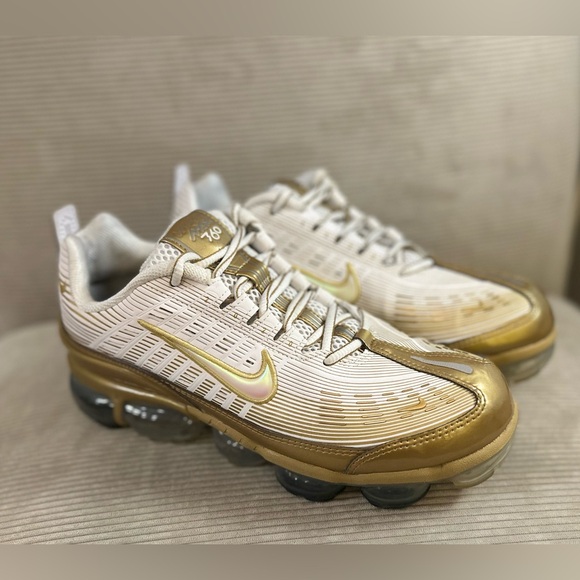 Nike Women’s Nike Air VaporMax 360 'White Metallic Gold' size 10 - Picture 2 of 12